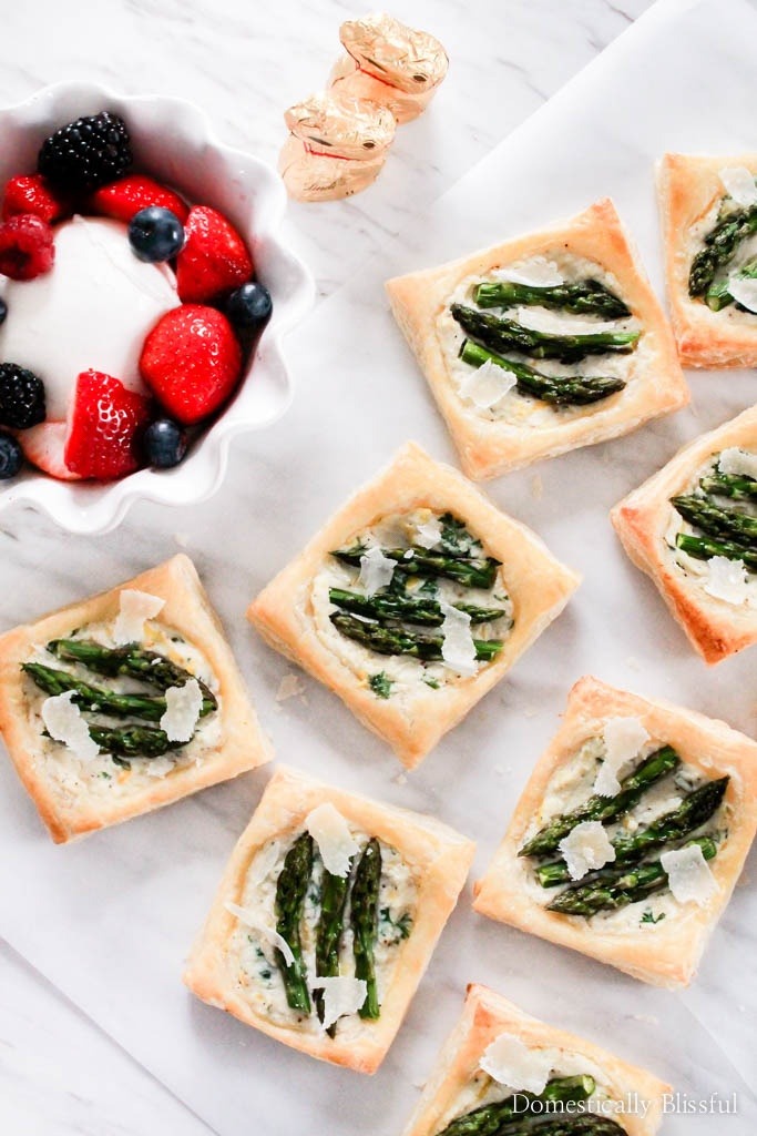 These Creamy Ricotta Asparagus Tarts are the perfect spring appetizer for your Easter party.
