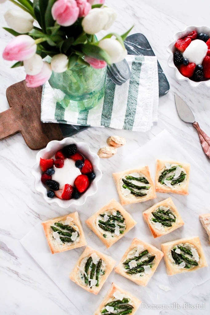 These Creamy Ricotta Asparagus Tarts are the perfect spring appetizer for your Easter party.