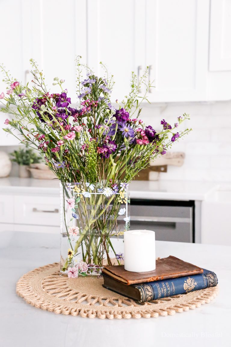 5 Book Lover Gift Ideas to customize your books, to enjoy in your home, and while cozying up with a good book.