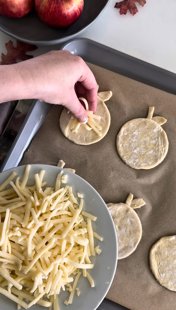 These cheesy Cheddar Apple Tarts are a savory treat perfect for fall parties, Friendsgiving gatherings, or Thanksgiving.