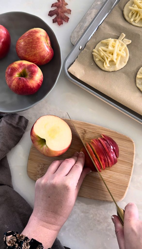 These cheesy Cheddar Apple Tarts are a savory treat perfect for fall parties, Friendsgiving gatherings, or Thanksgiving.
