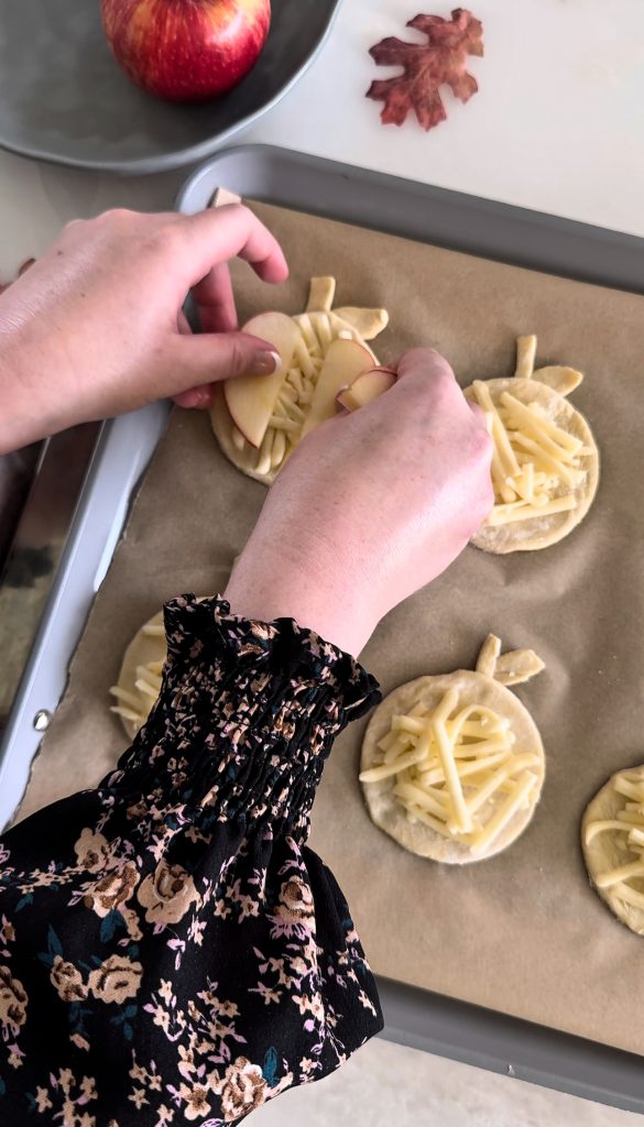 These cheesy Cheddar Apple Tarts are a savory treat perfect for fall parties, Friendsgiving gatherings, or Thanksgiving.