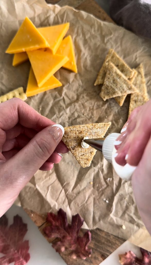 These Cracker Cheese Pies are super fun and easy to make, and they are the perfect appetizer for a Friendsgiving party or Thanksgiving dinner.