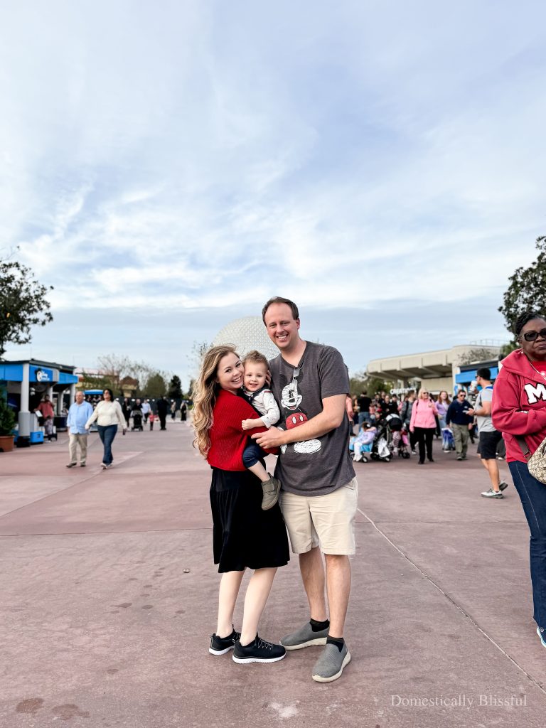 This Disney Family Photo Hack is a quick and easy way to get family photos together while making memories in Disney World.