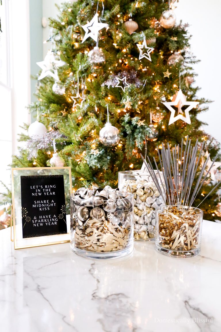 Simple New Year's Eve Party Favors to ring in the new year with a sweet treat and fun sparklers.