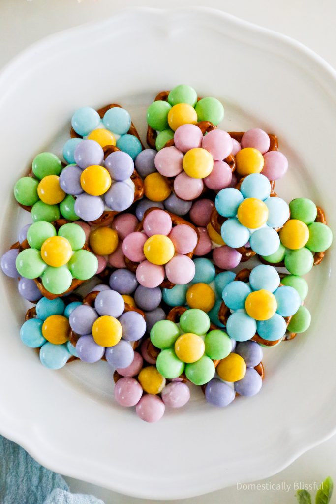 These Spring Flower Pretzel Bites are the perfect sweet-and-salty, bite-sized treat for spring, and they're quick and easy to make!