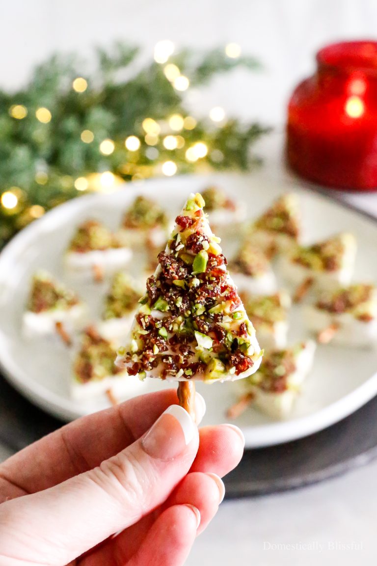These Mini Cheese Christmas Trees can be made with only 4 ingredients, making it a super quick and easy Christmas appetizer for a holiday party.