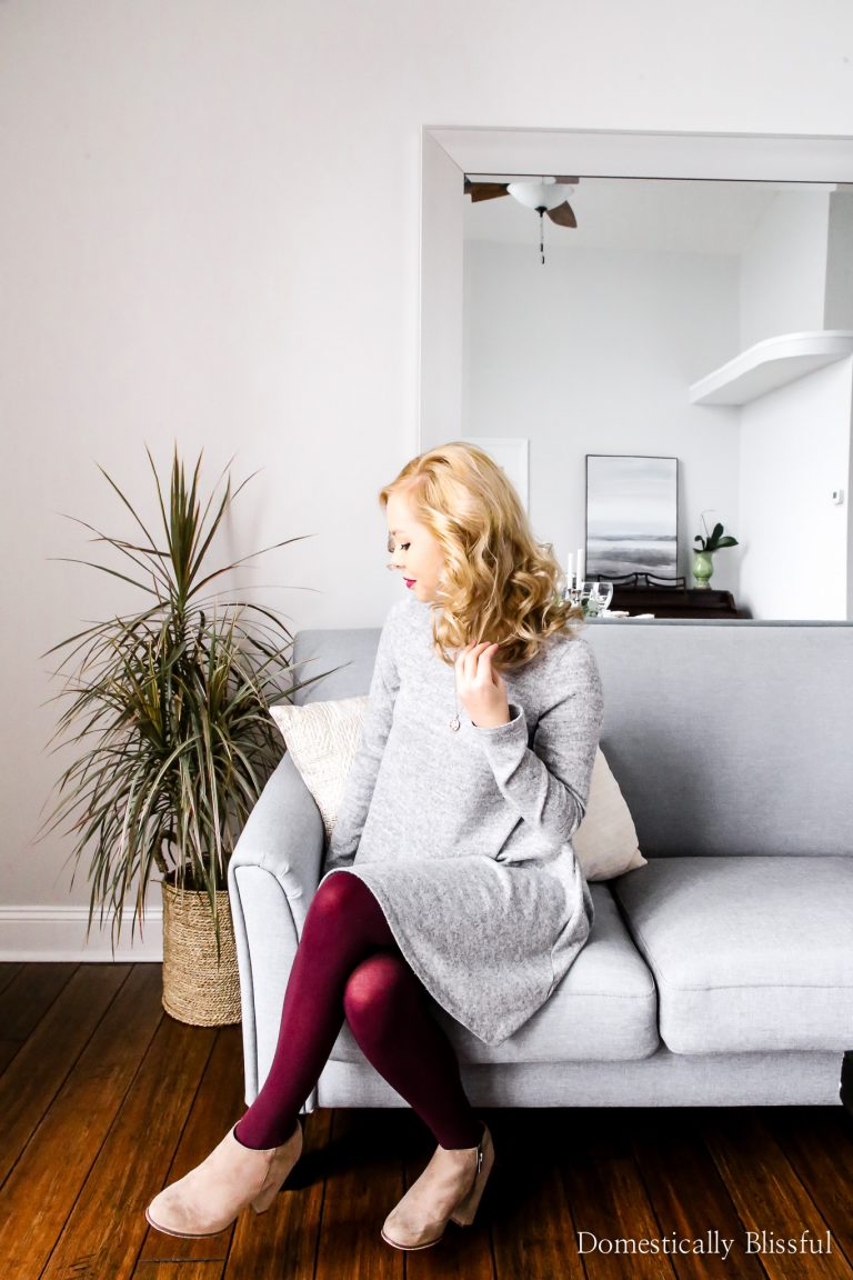 How to create heatless halo curls overnight with only a tank top & some bobby pins! Plus how I dyed my hair with Schwarzkopf® Keratin Color 12.0 Light Pearl Blonde for the holidays.