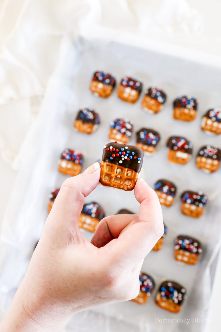These Pretzel Ice Cream Sandwich Bites are a fun little sweet treat for summer and the 4th of July.