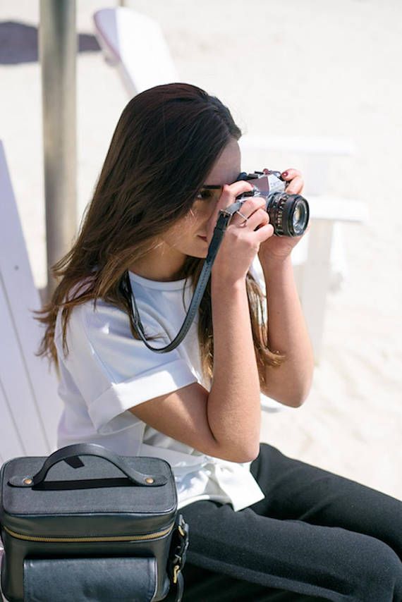 25 stylish camera bags you will love to carry your DSLR camera in when you travel.