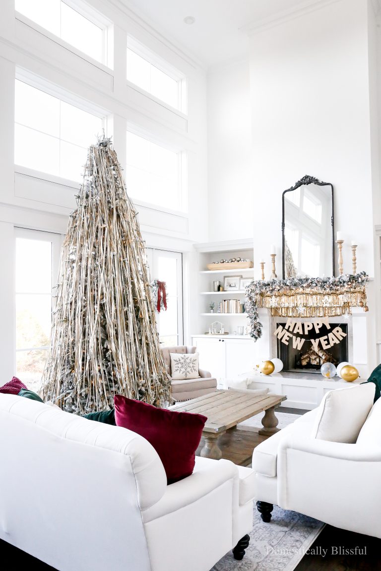 Quick and easy New Year's Eve Fireplace Decor inspiration to help you as you decorate for ringing in the new year!