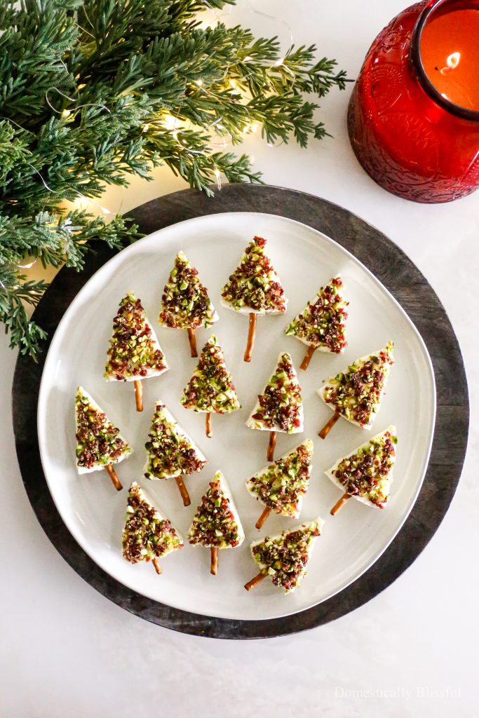 These Mini Cheese Christmas Trees can be made with only 4 ingredients, making it a super quick and easy Christmas appetizer for a holiday party.