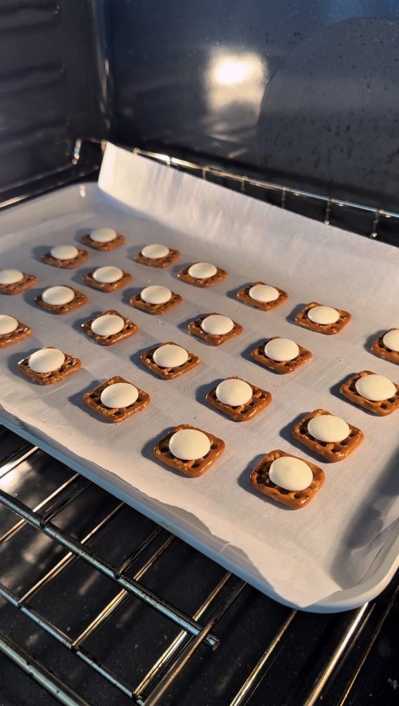 These Spring Flower Pretzel Bites are the perfect sweet-and-salty, bite-sized treat for spring, and they're quick and easy to make!